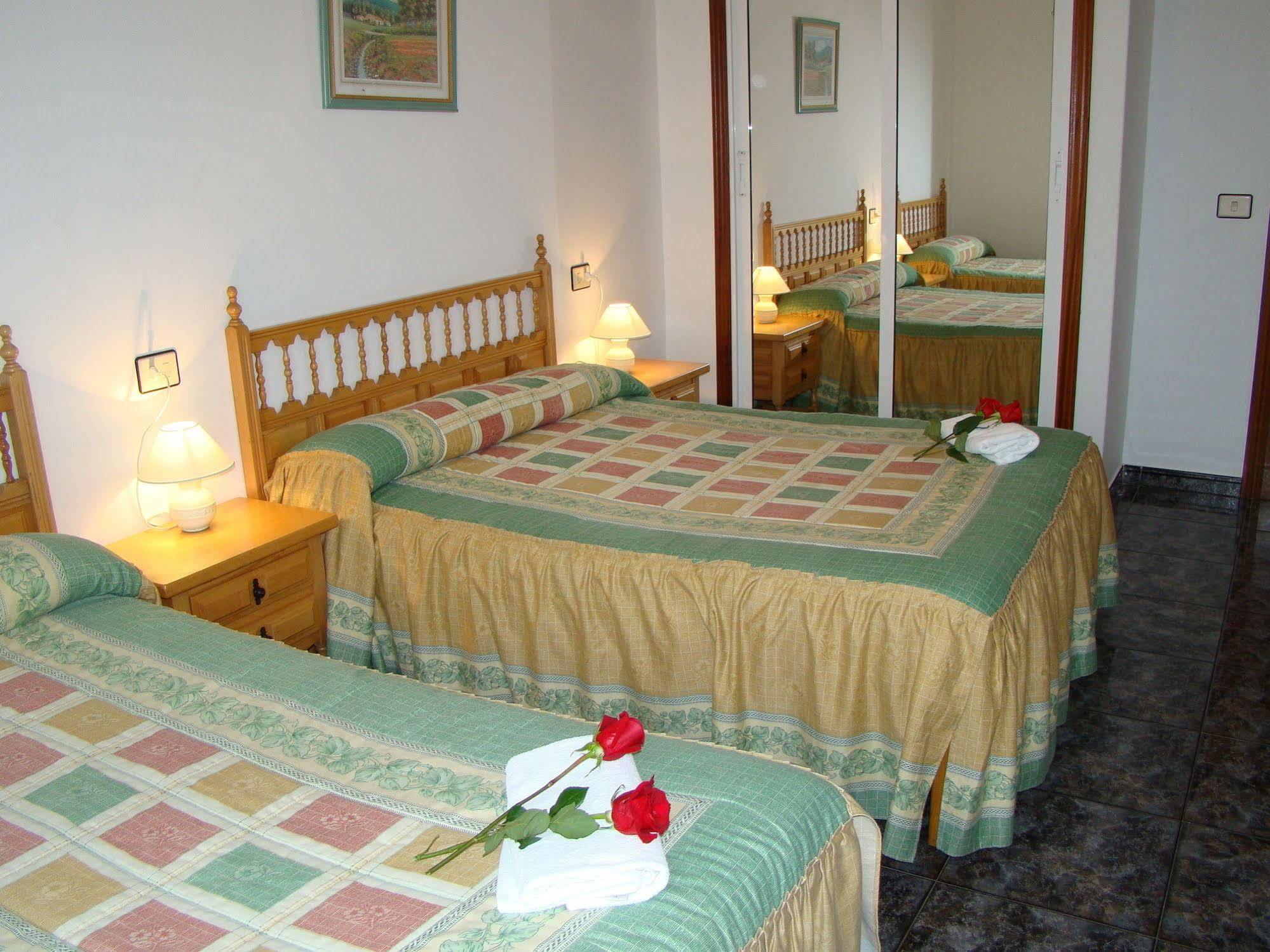 Hostal San Roque ポルトノボ エクステリア 写真
